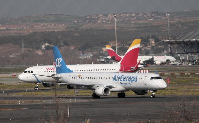 Europapress 2630253 Avion Iberia Otro Air Europa Pistas Aeropuerto Barajas Reapertura Espacio