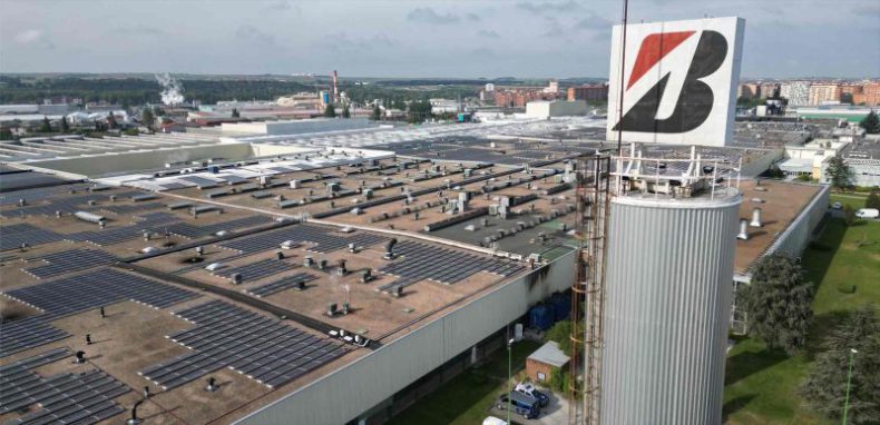 Europapress 5286780 Fotografia Aerea Fabrica Bridgestone Burgos Cubierta Llena Paneles