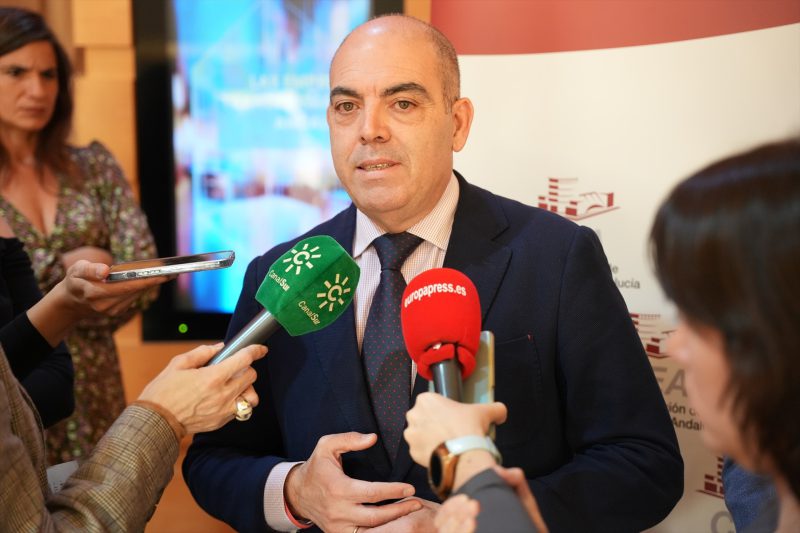 EuropaPress_5889571_presidente_ata_lorenzo_amor_atiende_medios_comunicacion_presentacion_nueva