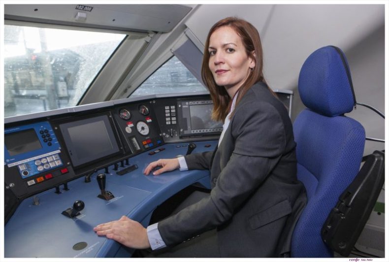 Europapress 5829009 Maquinista Renfe Locomotora Tren