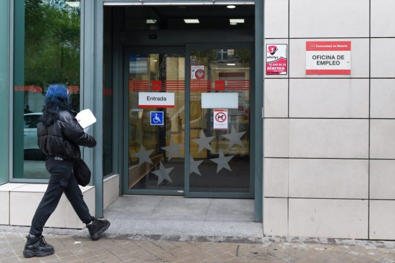 Europapress 5551516 Persona Entra Oficina Paro Mendez Alvaro Noviembre 2023 Madrid Espana Paro