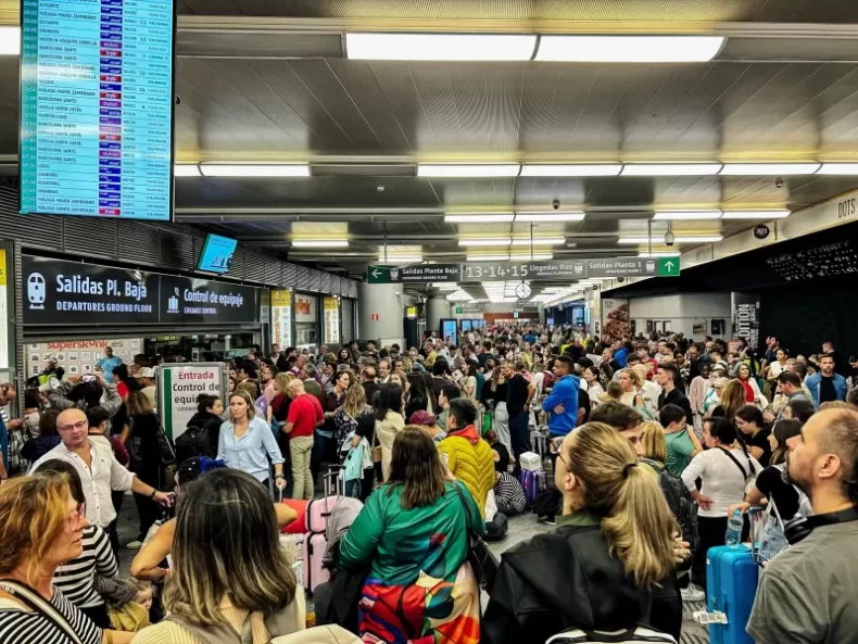 Europapress 6286281 Cientos Personas Estacion Atocha 19 Octubre 2024 Madrid Espana Tren Jpg