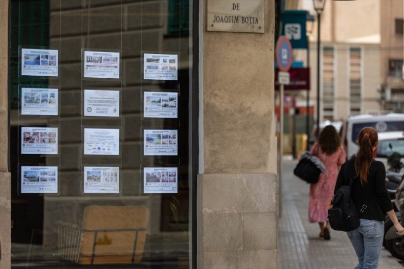 Europapress 5914243 Anuncios Viviendas Venta Inmobiliaria 15 Abril 2024 Palma Mallorca Mallorca