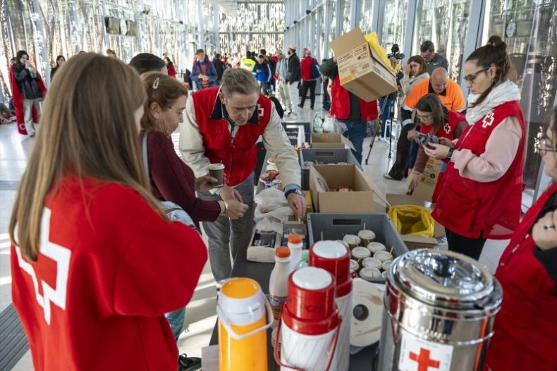 Europapress 6684821 Cruz Roja Atiende Personas Quedado Estacion Cuenca Fernando Zobel Apagon