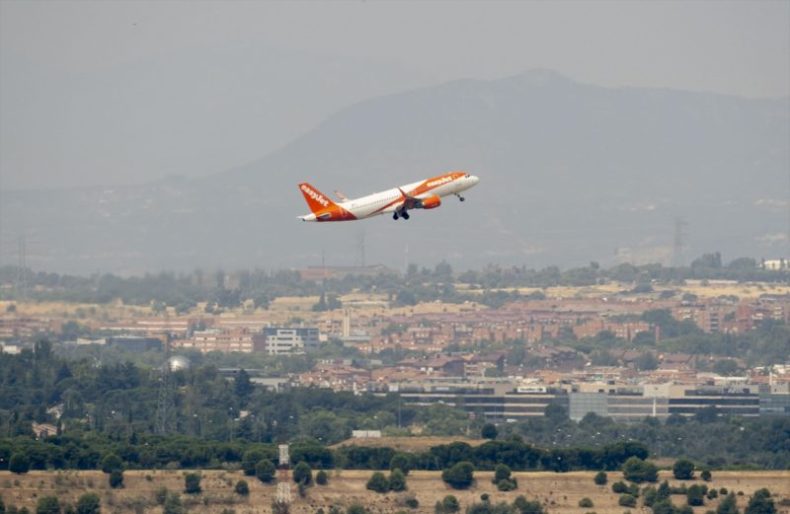 Europapress 6886306 Vista Avion Despegando Mirador Paracuellos Jarama Agosto 2025 Paracuellos