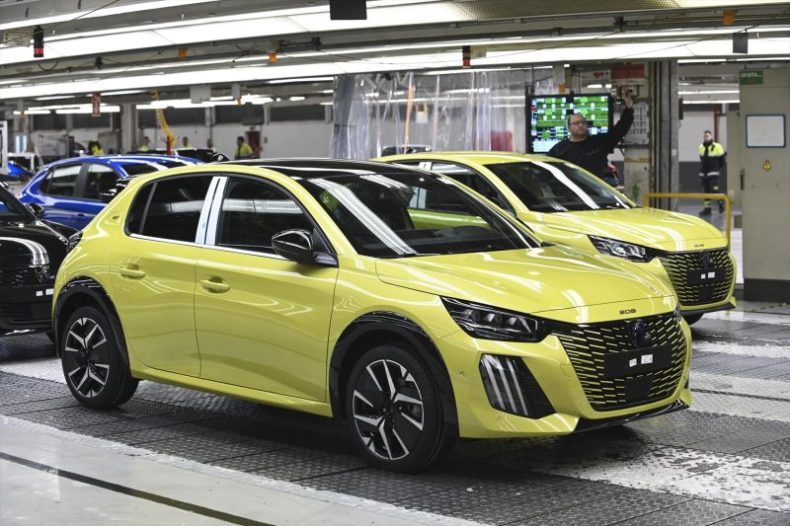 Europapress 6465589 Coches Fabrica Planta Stellantis Figueruelas Zaragoza