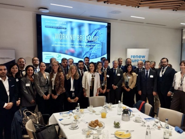 Foto Familia Cámara Del Arco Atlántico En El Parlamento Europeo 14 10