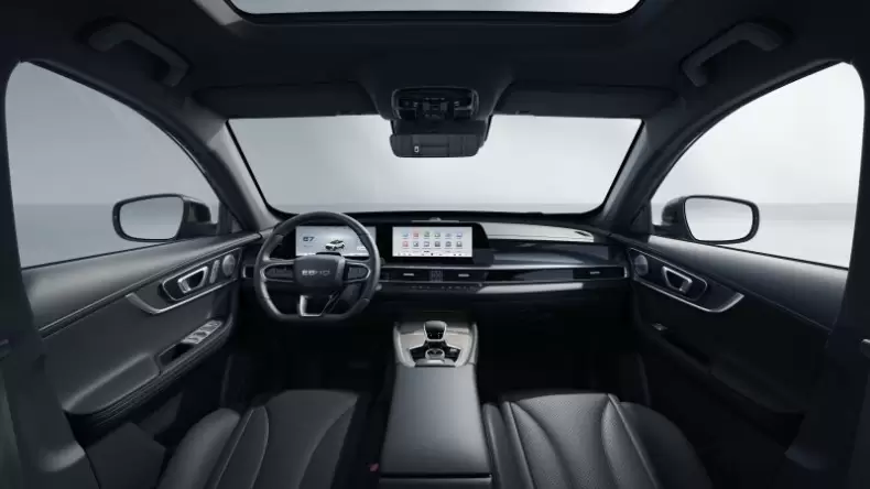 Ebro S700 Hev – Interior