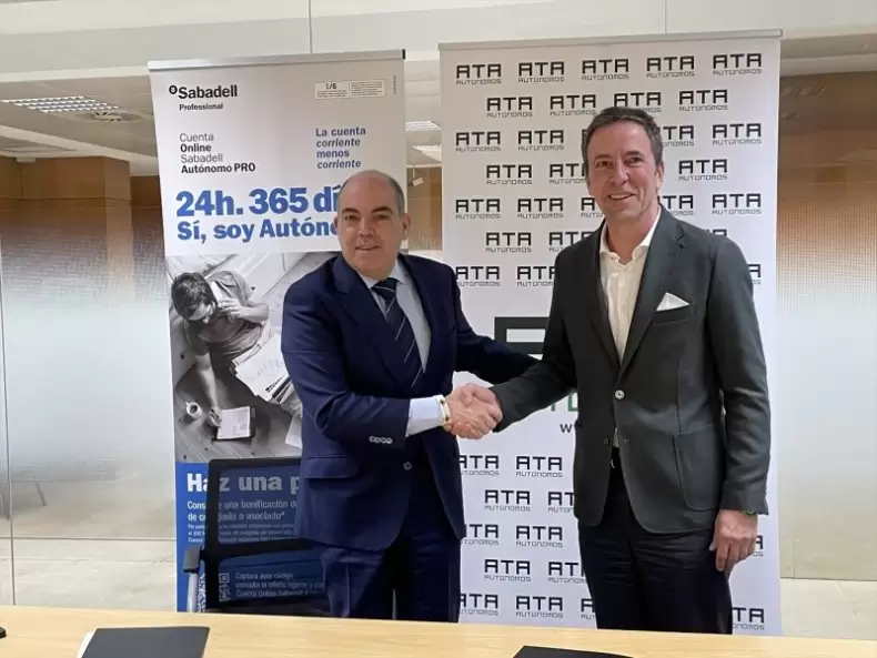 Europapress 7267024 Presidente Ata Lorenzo Amor Izda Director General Banca Empresas Red Banco