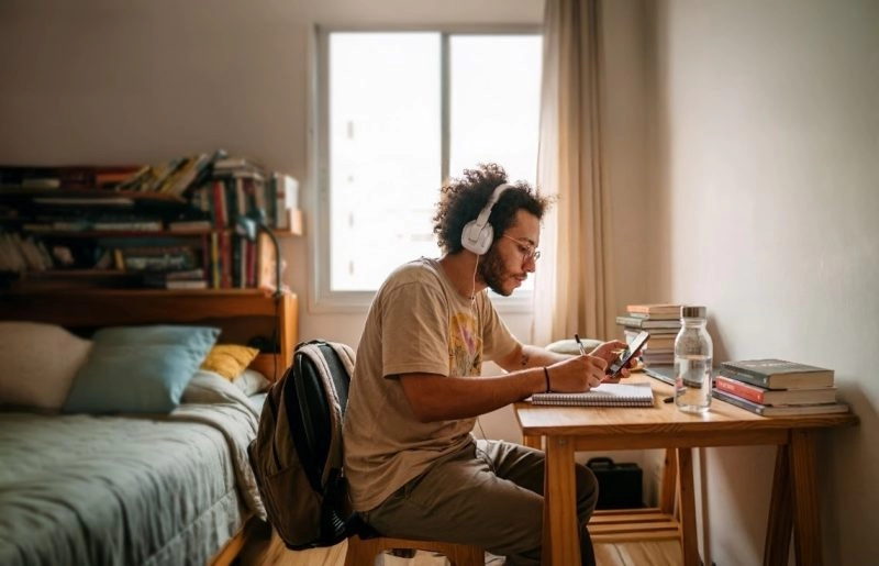 Europapress 7317273 Joven Estudiando