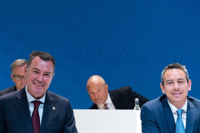 Europapress 6776720 Ceo Grifols Nacho Abia Consejero Victor Grifols Deu Junta General