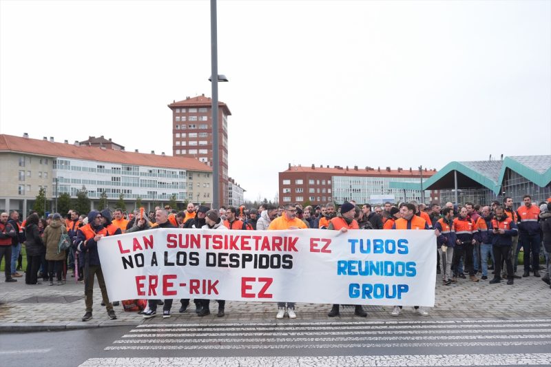 Europapress 7289599 Trabajadores Plantilla Tubos Reunidos Concentracion Frente Sede Gobierno