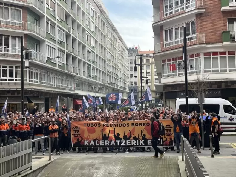 Europapress 7353063 Concentracion Parte Plantilla Tubos Reunidos Frente Sede Empresa Bilbao