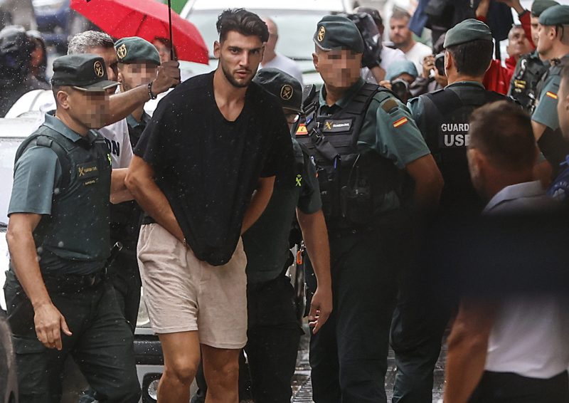 Europapress 6192169 Futbolista Valencia Cf Rafa Mir Pasa Disposicion Judicial Comandancia