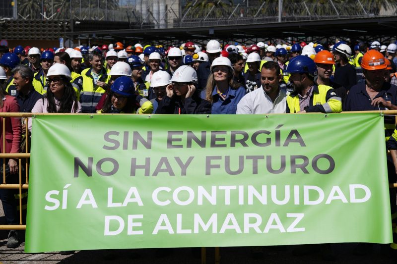 Europapress 7443335 Concentracion Trabajadores Central Nuclear Almaraz