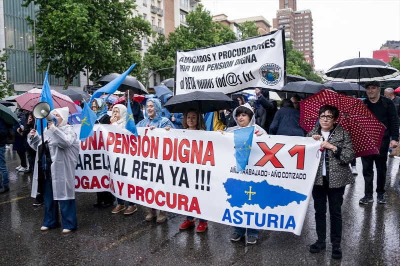 Europapress 7508125 Varias Personas Manifestacion Mayo 2026 Madrid Espana Plataforma Pasarela