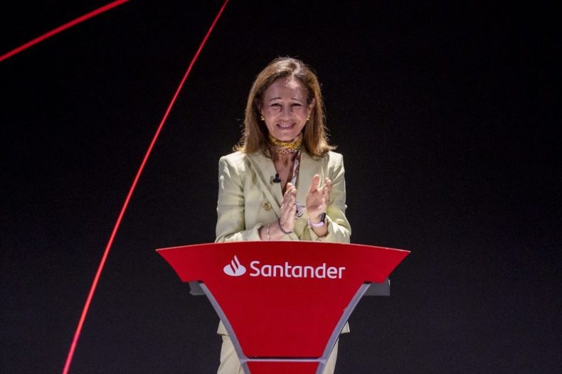 Europapress 7517325 Presidenta Banco Santander Ana Botin Clausura Programa Solidario Euros