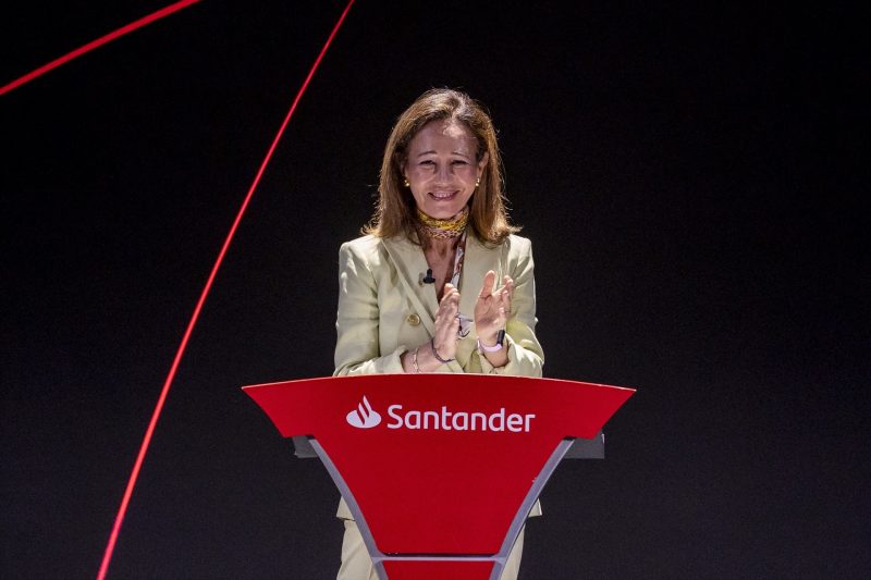Europapress 7517325 Presidenta Banco Santander Ana Botin Clausura Programa Solidario Euros