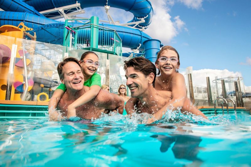 Ncl Encore Pool Family Underwater 0172 W3a