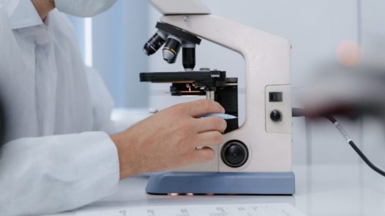 Europapress 6804208 Microscopio Laboratorio