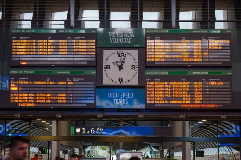 Europapress 7299456 Imagen Panel Informativo Estacion Trenes Santa Justa Sevilla Anuncia