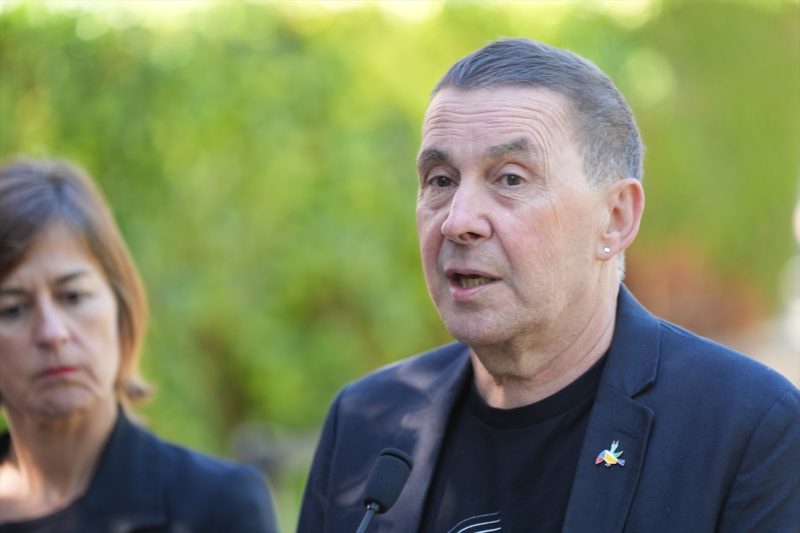 Europapress 7502445 Secretario General Eh Bildu Arnaldo Otegi Llegada Feretro Ex Lehendakari