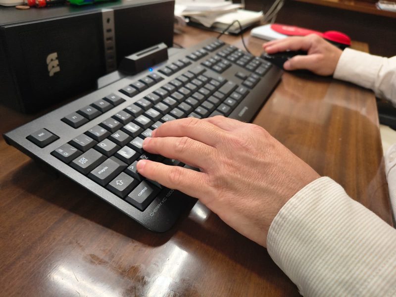 Europapress 7525402 Imagen Recurso Persona Tecleando Teclado Ordenador