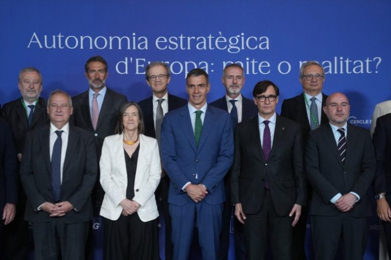 Europapress 7568374 Presidente Gobierno Pedro Sanchez Presidente Generalitat Salvador Illa