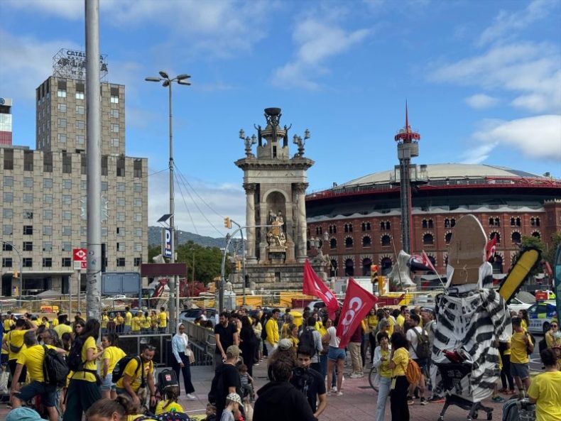 Europapress 7572208 Docentes Plaza Espanya Antes Manifestacion Unitaria Viernes