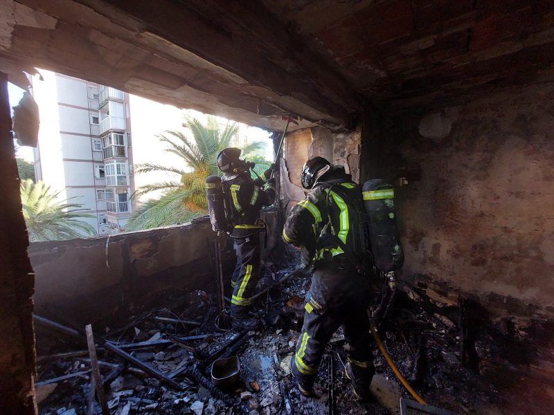 Europapress 7629342 Incendio Vivienda Distrito Latina