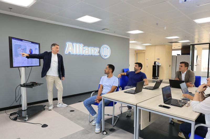Allianz Seguros X Satellites On Fire