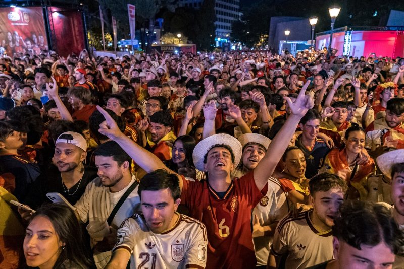 Europapress 7665015 Aficionados Seleccion Espanola Futbol Celebracion Partido Semifinales