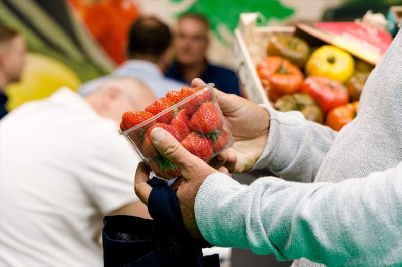 Europapress 6992654 Fresas Inauguracion Fruit Attraction 2025 Ifema Madrid 30 Septiembre