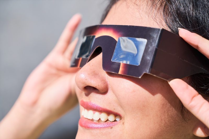 Europapress 7690325 Mujer Gafas Solares Eclipse