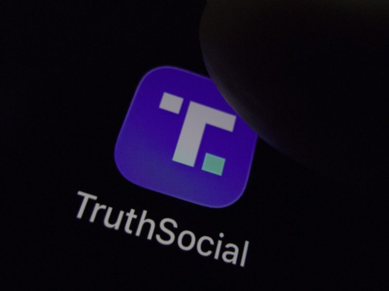Europapress 7698746 July 18 2026 Taichung Taiwan View Of Finger About To Touch Truth Social App