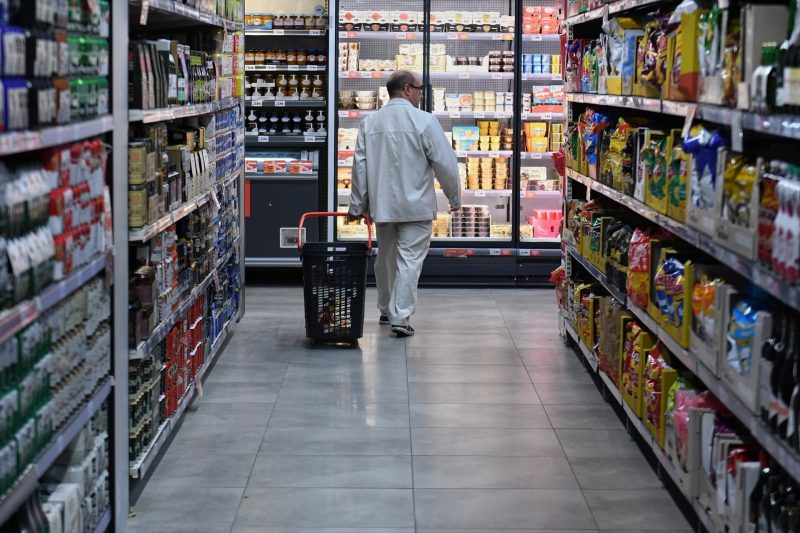 Europapress 7175577 Foto Archivouna Persona Hace Compra Tienda Dia