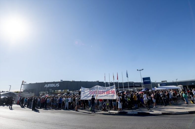 Europapress 7735377 Varias Personas Cuarta Jornada Huelga Indefinida Empleados Airbus 28 Agosto