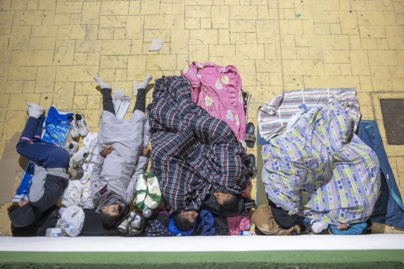 Europapress 7742119 Migrantes Continuan Durmiendo Alrededores Loma Colmenar Septiembre