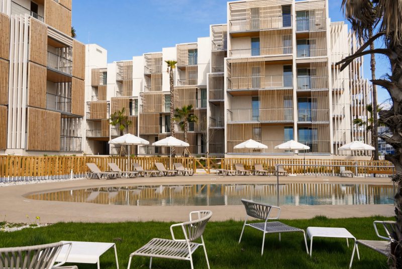 Kategora Oceanika Piscina Fachada