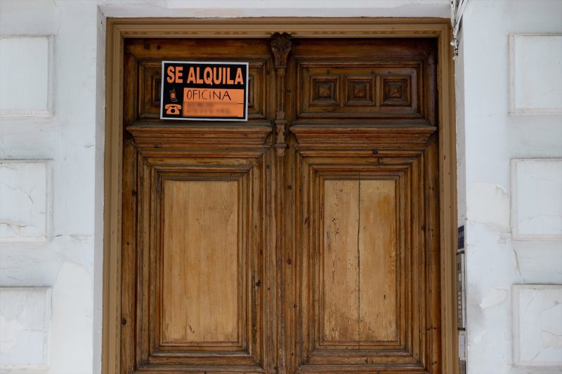 Europapress 7482016 Cartel Alquila 28 Abril 2026 Madrid Espana Subdirectora General Gestion